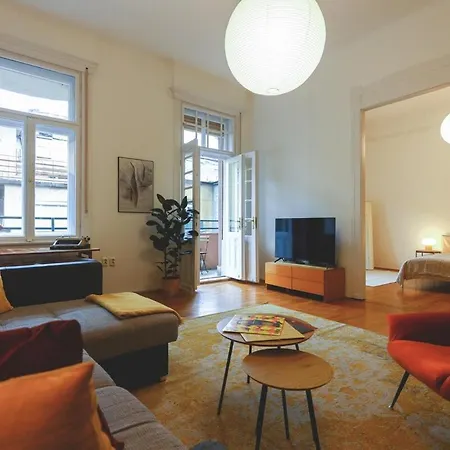 Center Lovely Balcony Flat Apartament