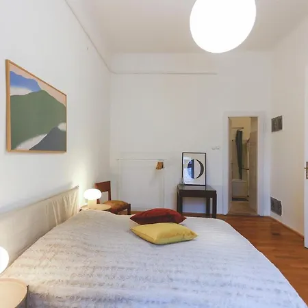 Apartament Center Lovely Balcony Flat