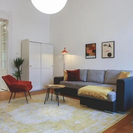 Center Lovely Balcony Flat *