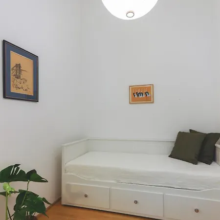 Center Lovely Balcony Flat