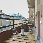 Lägenhet Center Lovely Balcony Flat *