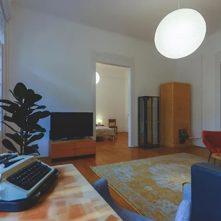 Apartment Center Lovely Balcony Flat Budapest