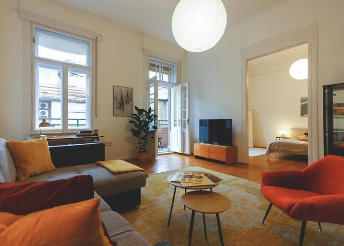 Center Lovely Balcony Flat Apartament