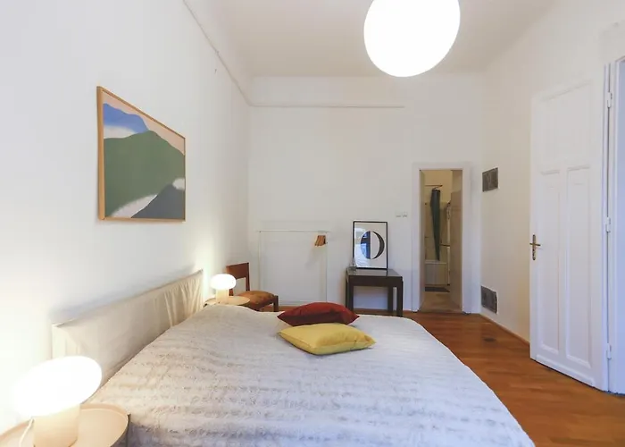 Apartament Center Lovely Balcony Flat