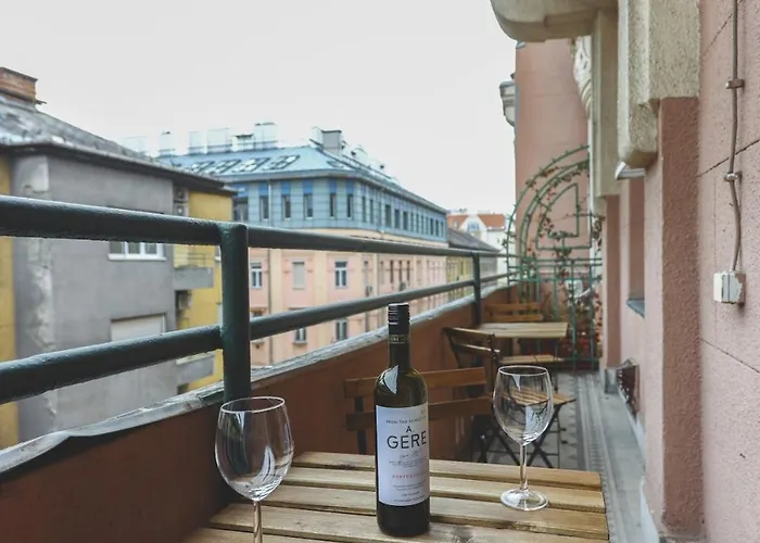 Apartament Center Lovely Balcony Flat *