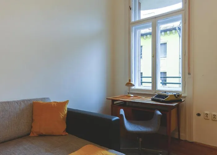 Apartament Center Lovely Balcony Flat *