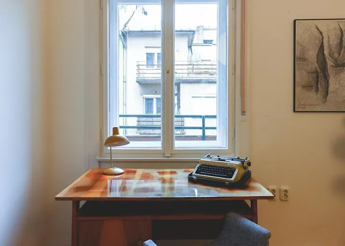 Center Lovely Balcony Flat * Budapesta